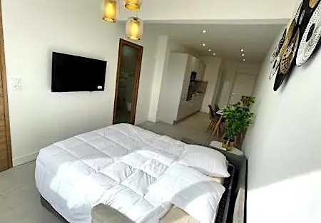 Superb With Sea View, 200m From アパート