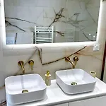 Superb With Sea View, 200m From דירה *