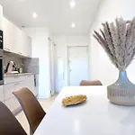 דירה Superb With Sea View, 200m From *