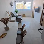 Superb With Sea View, 200m From דירה *