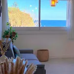 Superb With Sea View, 200m From דירה