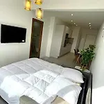 Superb With Sea View, 200m From דירה