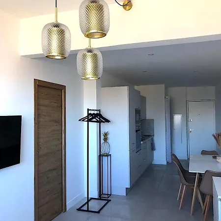 Superb With Sea View, 200m From 아파트