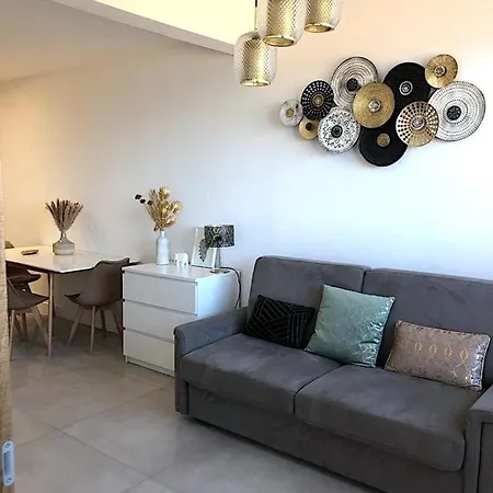 Superb With Sea View, 200m From Apartament