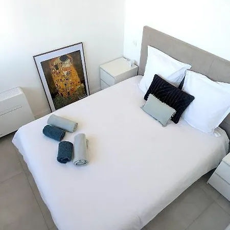 아파트 Superb With Sea View, 200m From *
